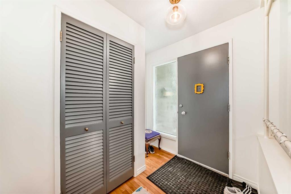 368 Capri Crescent Property Photo 6