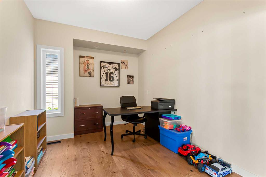 6 Viceroy Crescent Property Photo 5