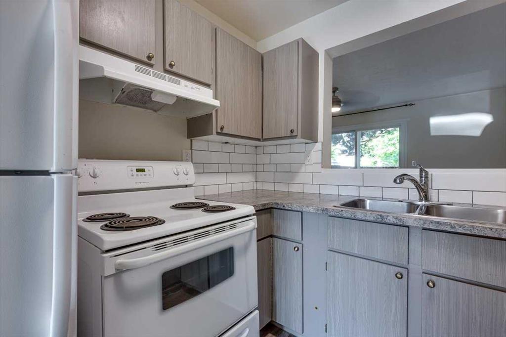 5935 63 Street 39 Property Photo 11