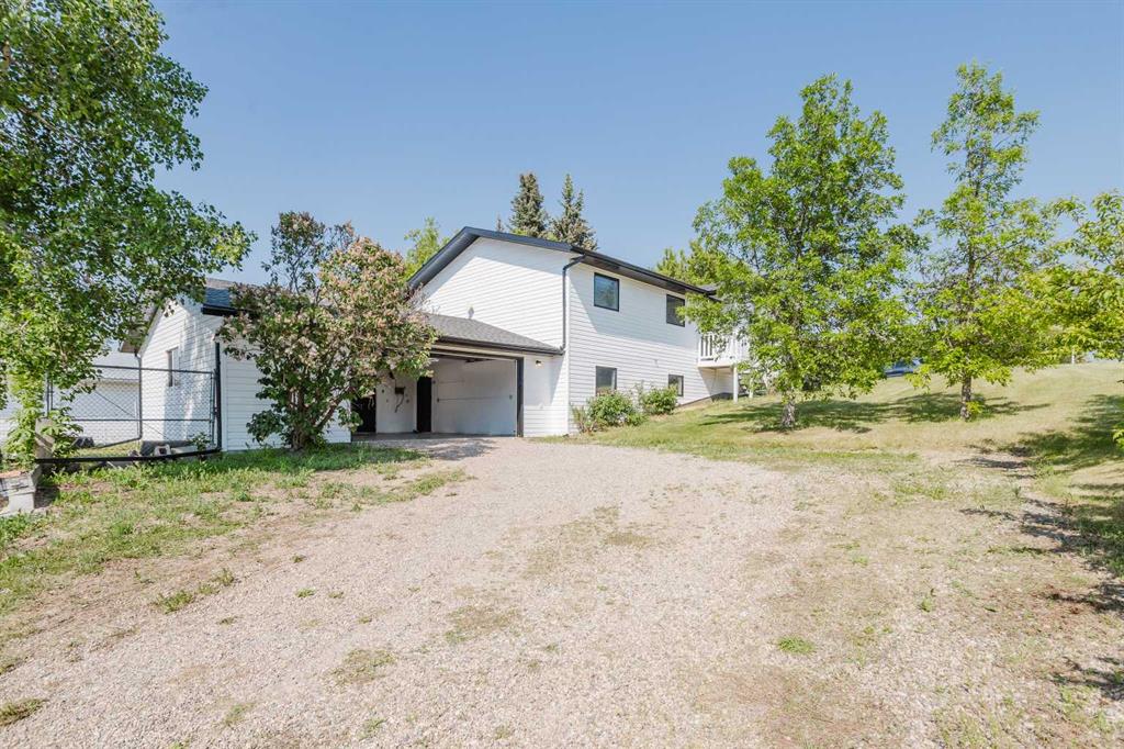 2102 24 Avenue Property Photo 2