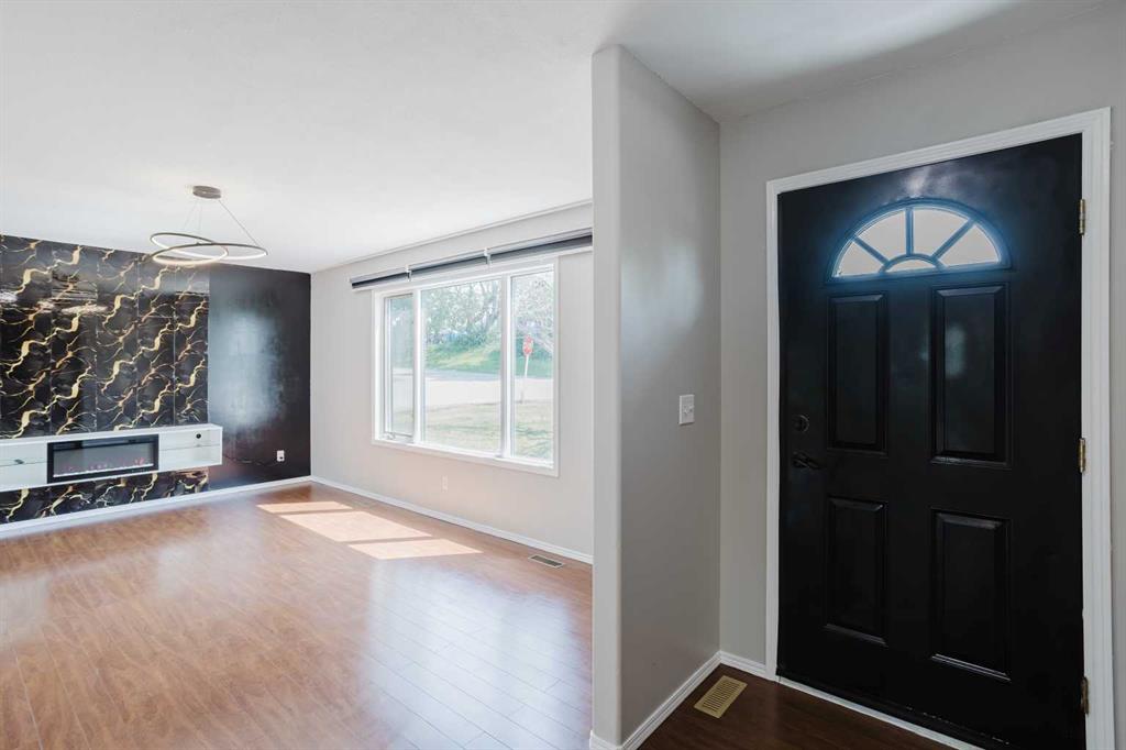 2102 24 Avenue Property Photo 5