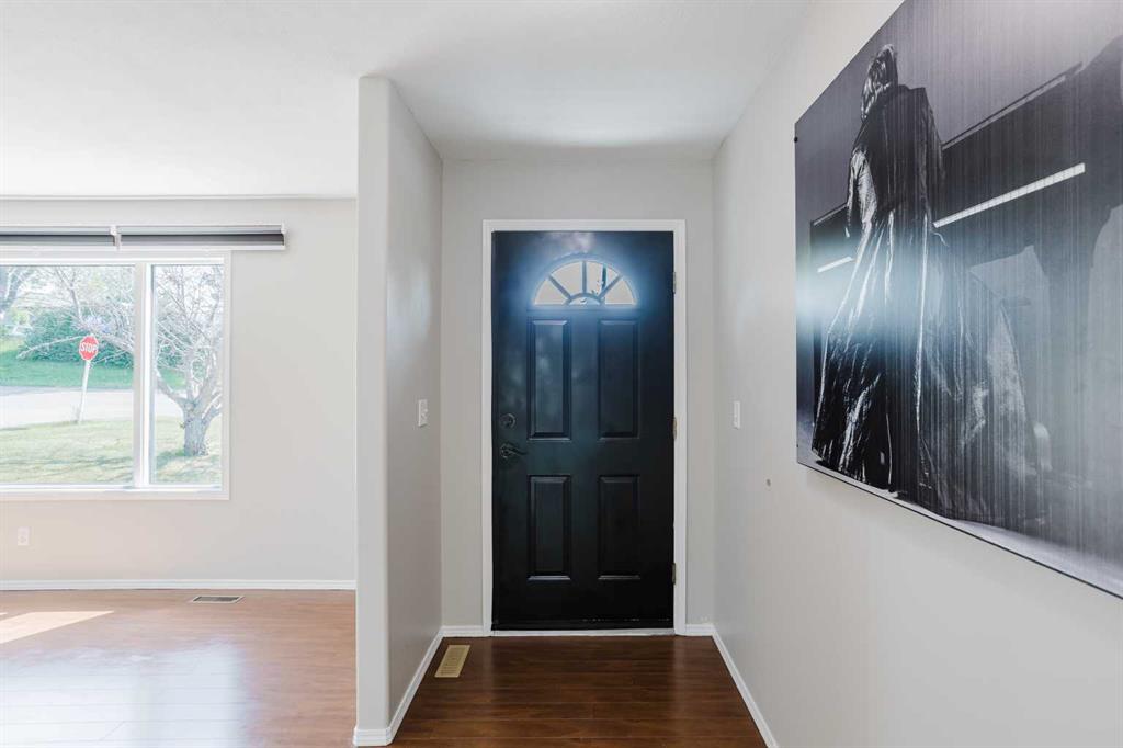 2102 24 Avenue Property Photo 6