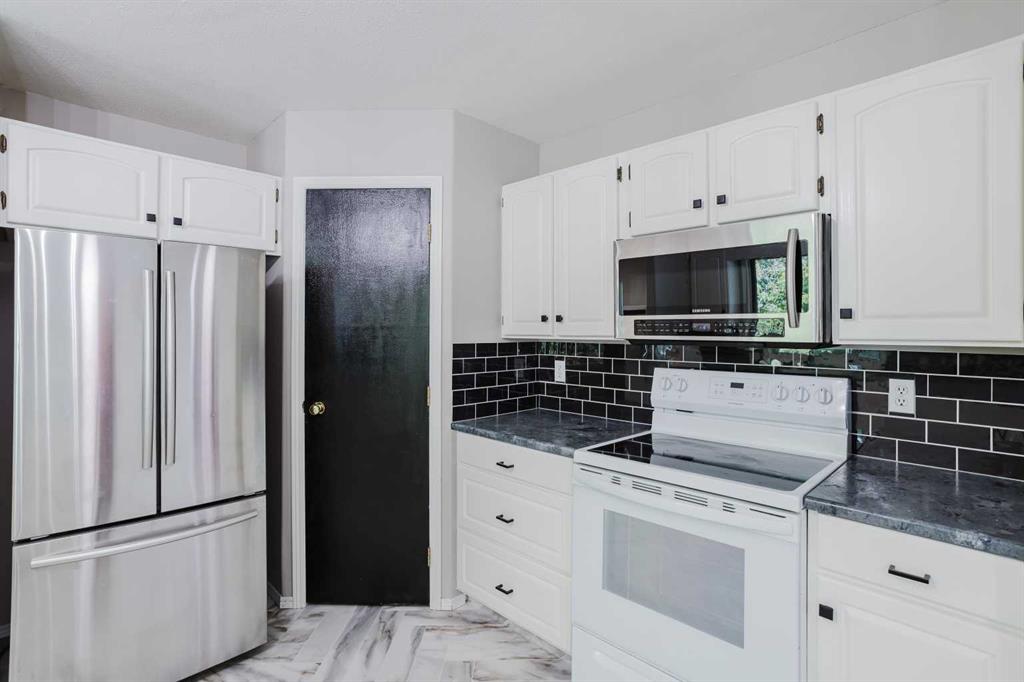 2102 24 Avenue Property Photo 11