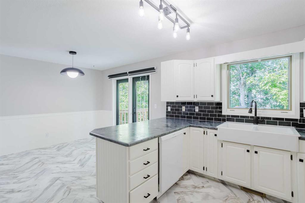 2102 24 Avenue Property Photo 12