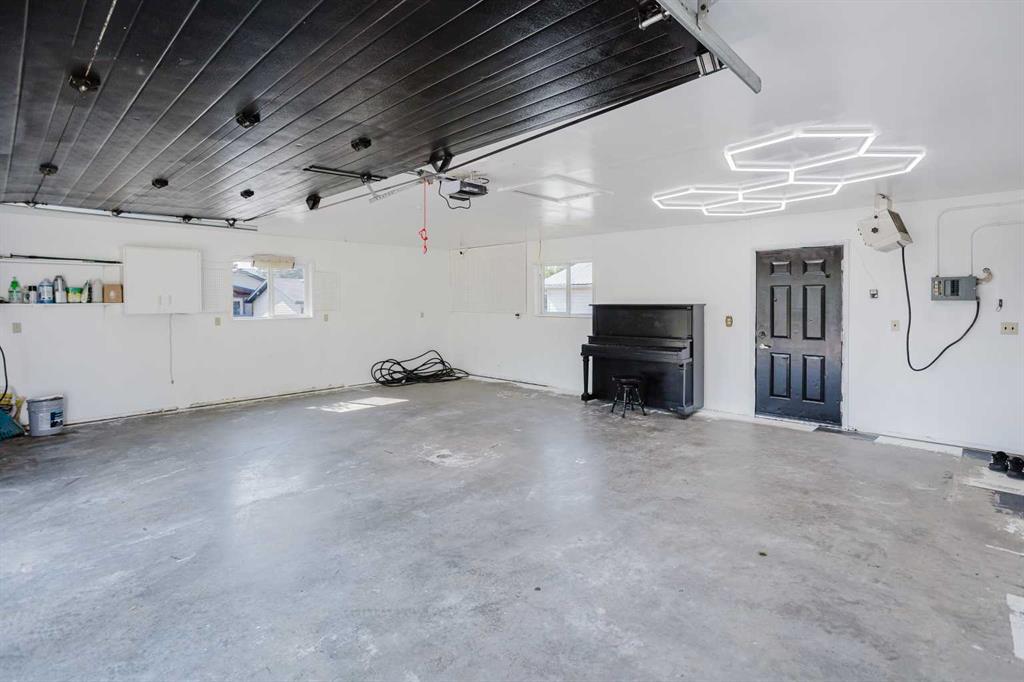 2102 24 Avenue Property Photo 27