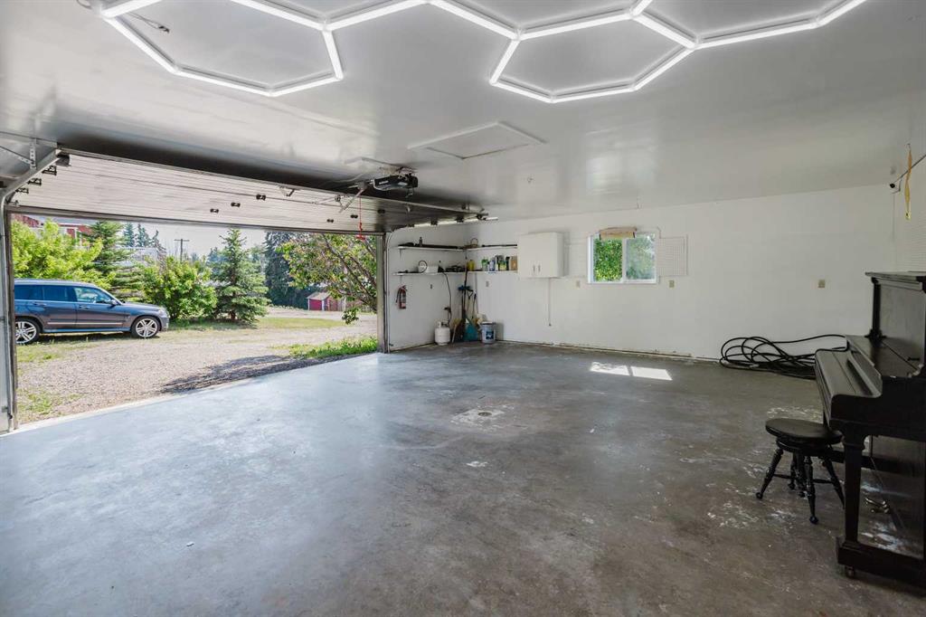 2102 24 Avenue Property Photo 29
