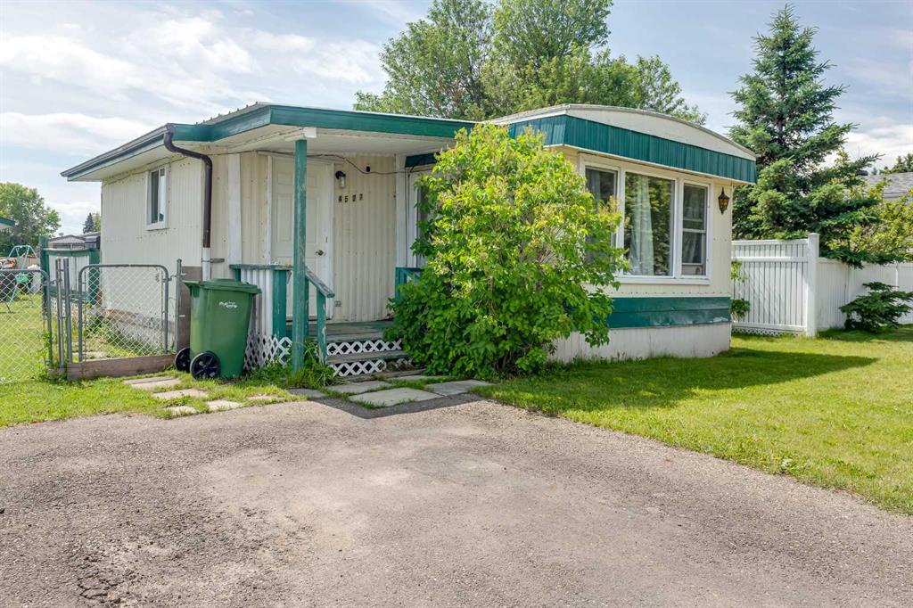 4527 Eastview Crescent Property Photo 1