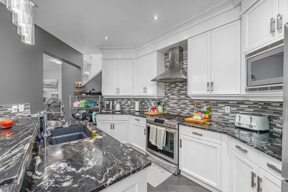 334c Silvergrove Place Property Photo 8