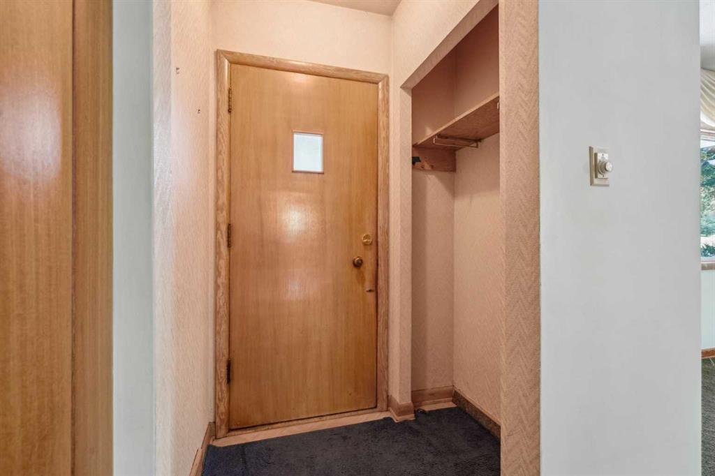3039 26 Street Property Photo 5