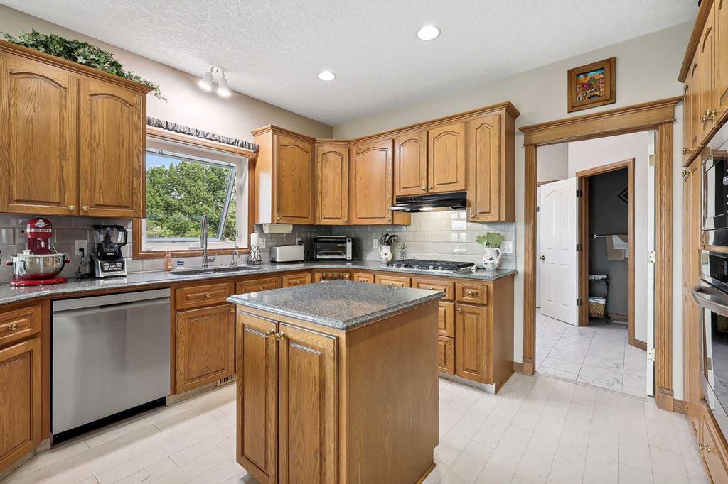 220 Country Lane Drive Property Photo 15