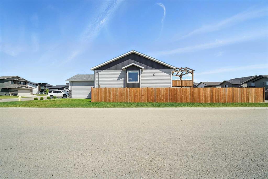 5 Mackenzie Avenue Property Photo 2