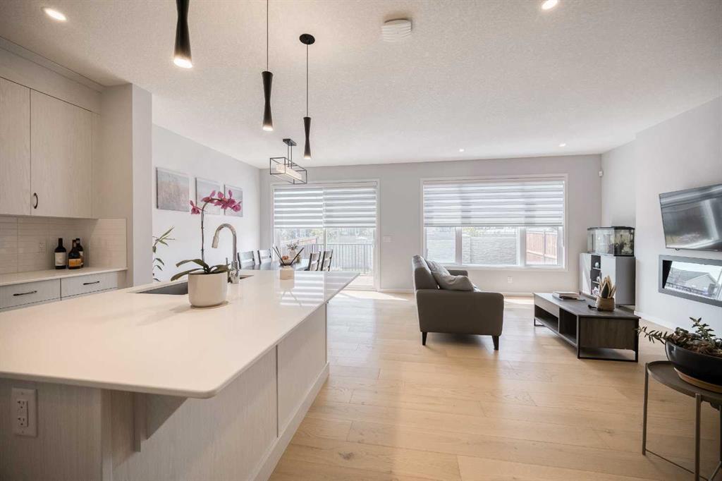 156 Ambleside Crescent Property Photo 2