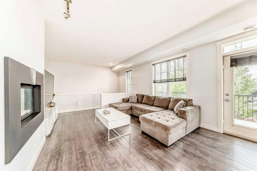 652 Cranford Walk Property Photo 4