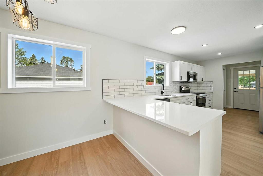 3732 47 Street Property Photo 8