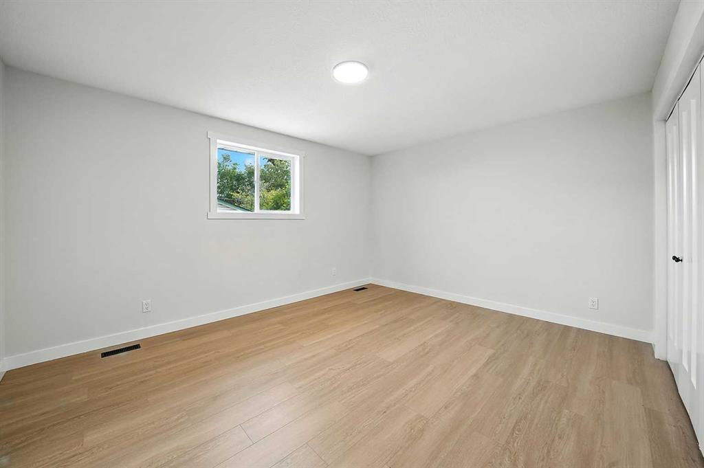 3732 47 Street Property Photo 16