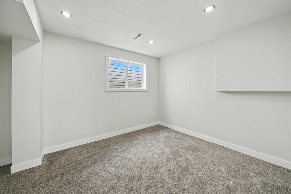 3732 47 Street Property Photo 23