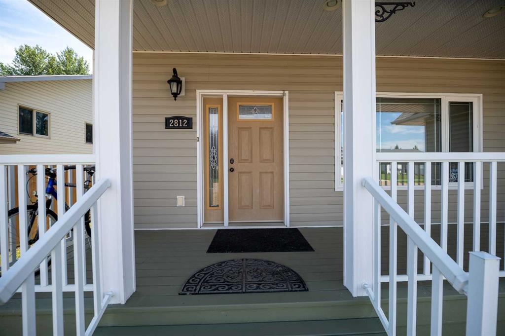 2812 45 Avenue Property Photo 2