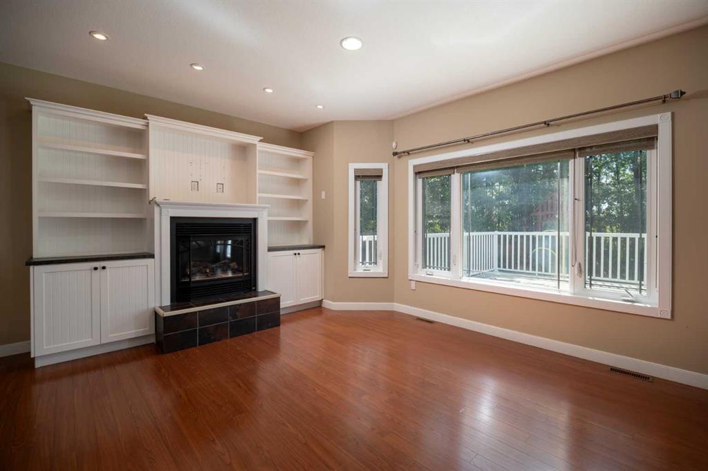 2812 45 Avenue Property Photo 5