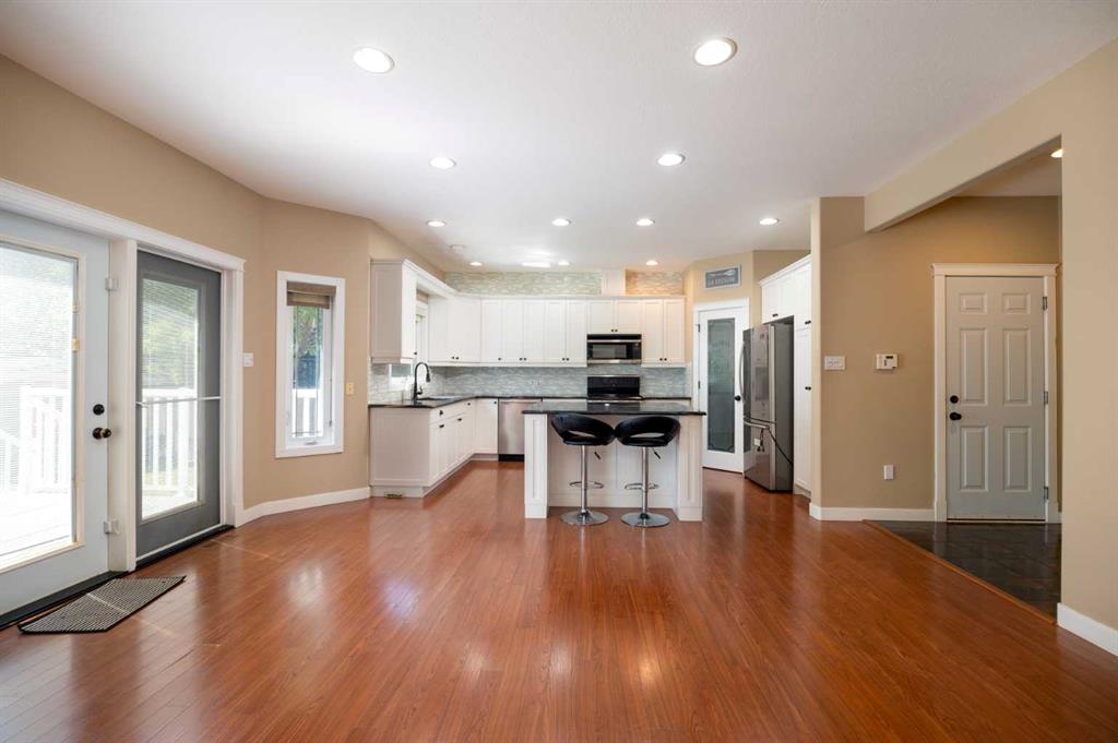 2812 45 Avenue Property Photo 7