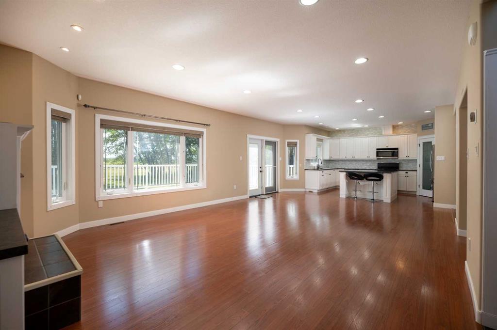 2812 45 Avenue Property Photo 8