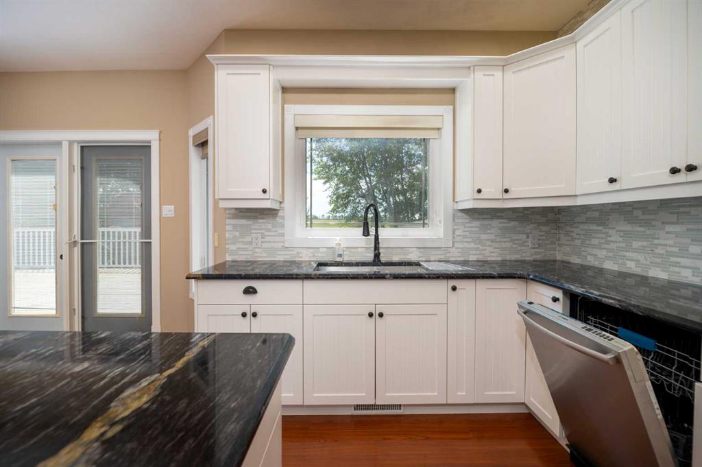 2812 45 Avenue Property Photo 10