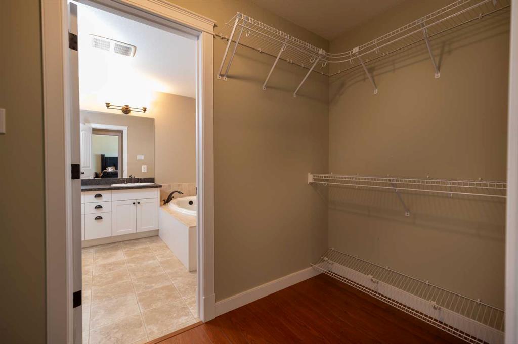 2812 45 Avenue Property Photo 17
