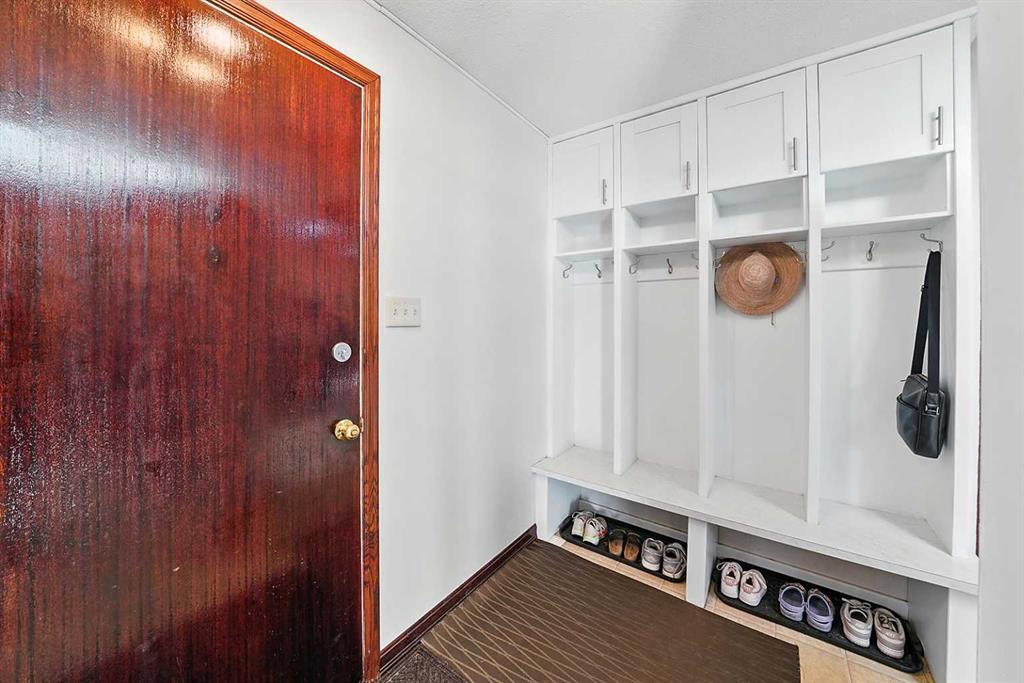 4758 56 Street Property Photo 3