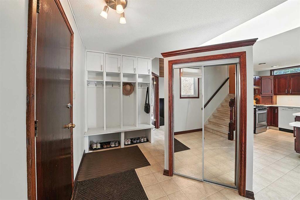 4758 56 Street Property Photo 4