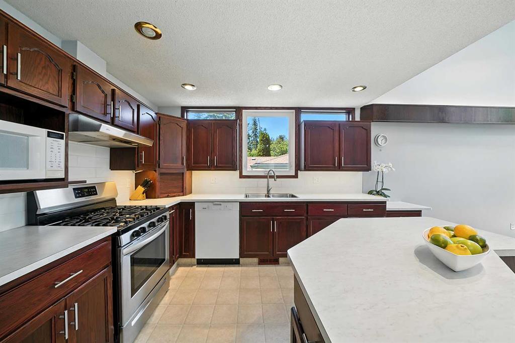 4758 56 Street Property Photo 9