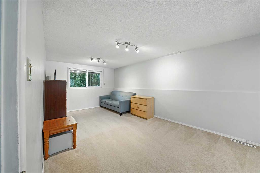 4758 56 Street Property Photo 16