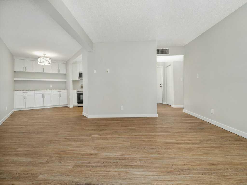 75 Temple Boulevard 202 Property Photo 21