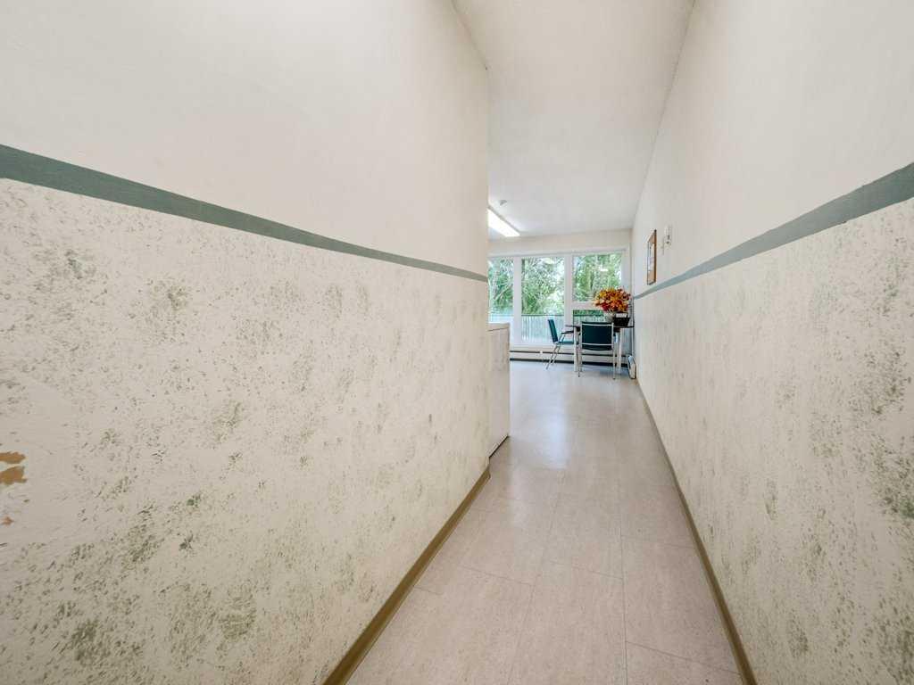 75 Temple Boulevard 202 Property Photo 35
