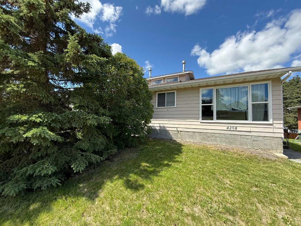 4206, 4208 44 Street Property Photo 2