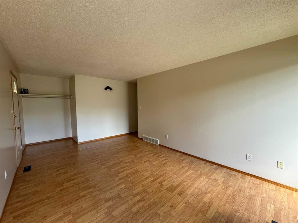 4206, 4208 44 Street Property Photo 3