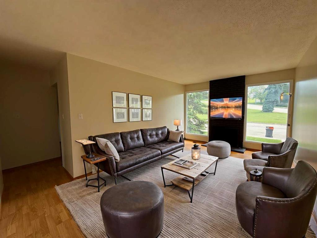 4206, 4208 44 Street Property Photo 4