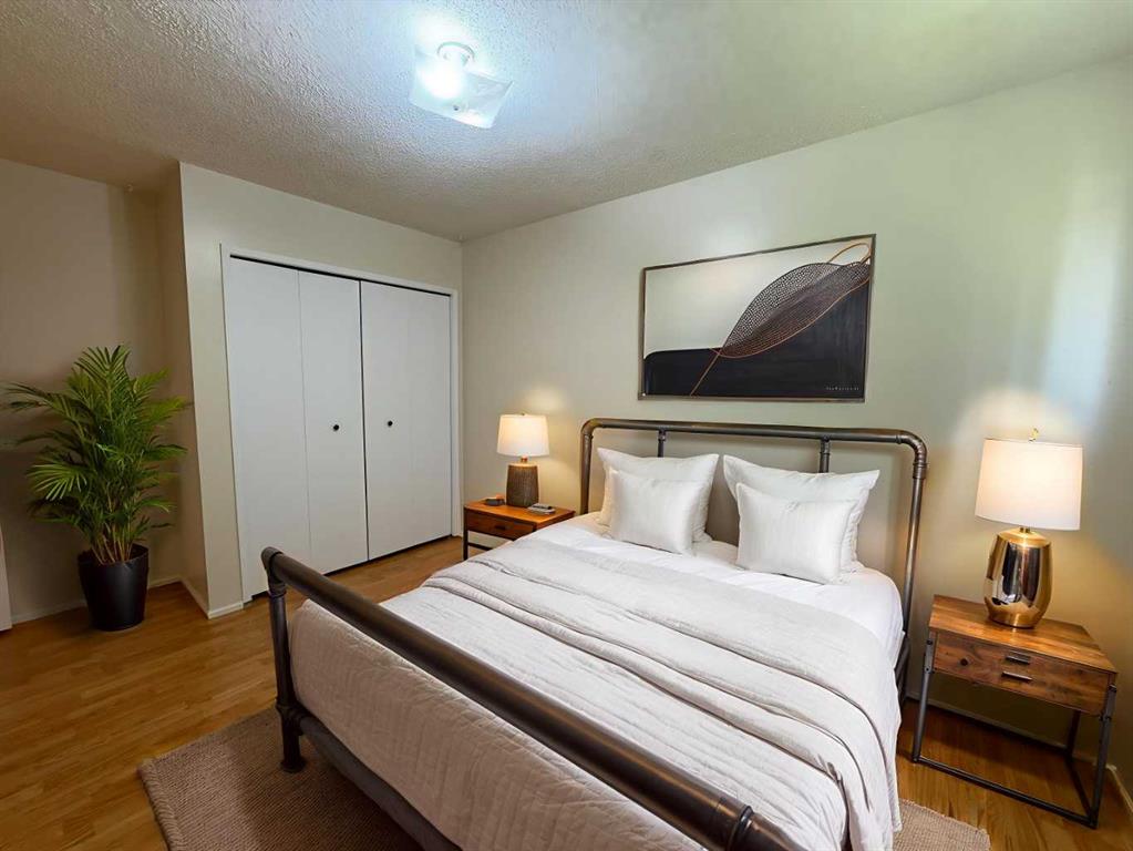 4206, 4208 44 Street Property Photo 7