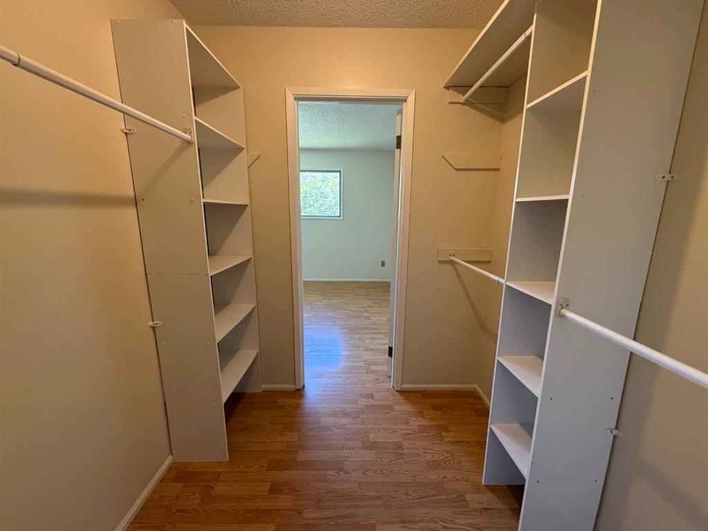 4206, 4208 44 Street Property Photo 9
