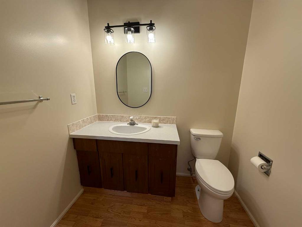 4206, 4208 44 Street Property Photo 10