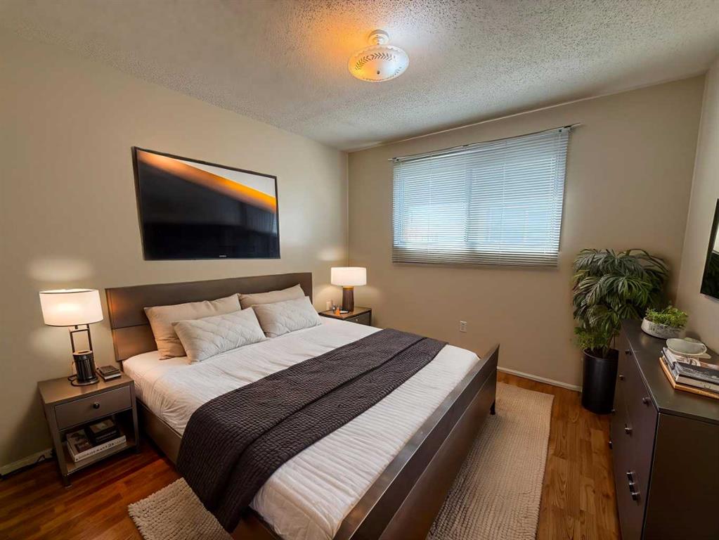 4206, 4208 44 Street Property Photo 11