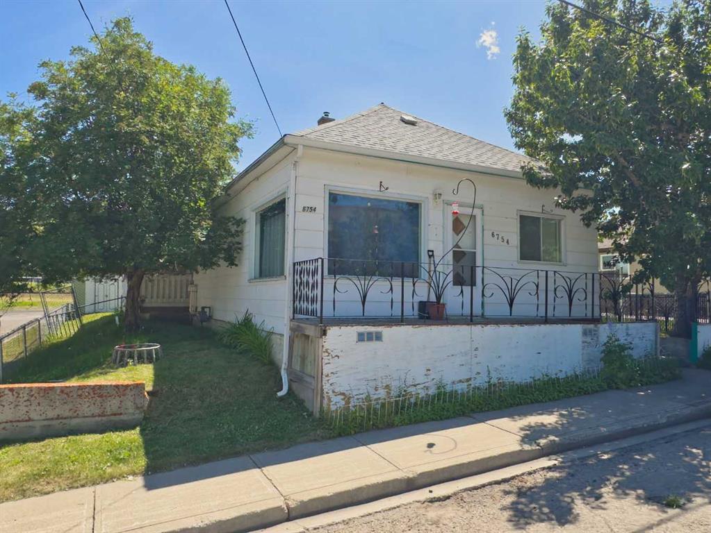 6754 17 Avenue Property Photo 1