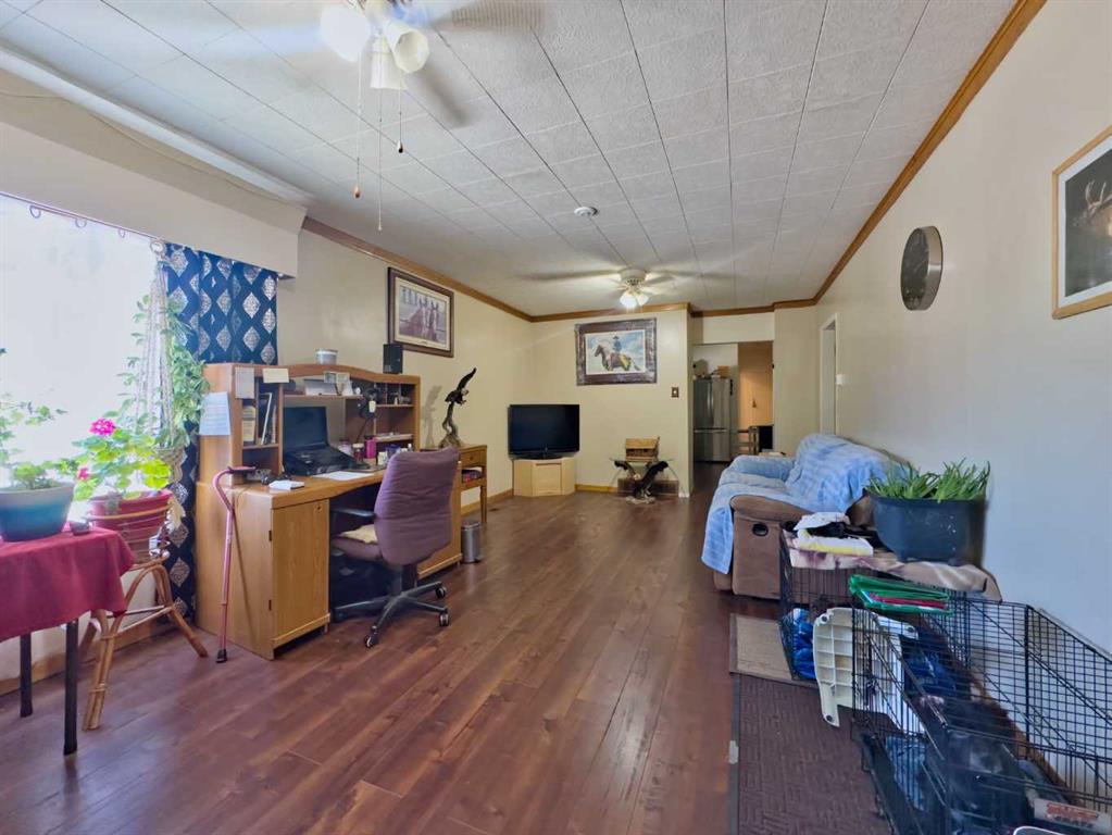6754 17 Avenue Property Photo 2