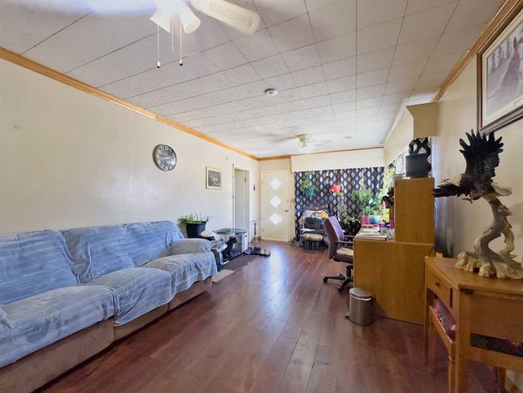 6754 17 Avenue Property Photo 3