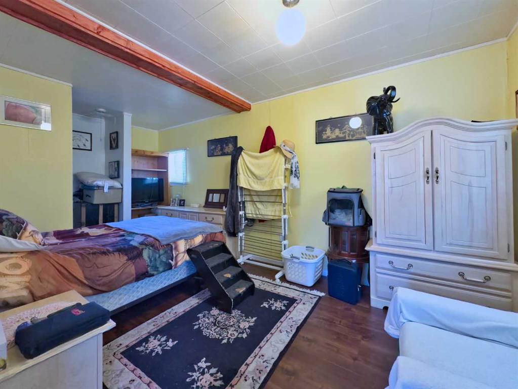 6754 17 Avenue Property Photo 7