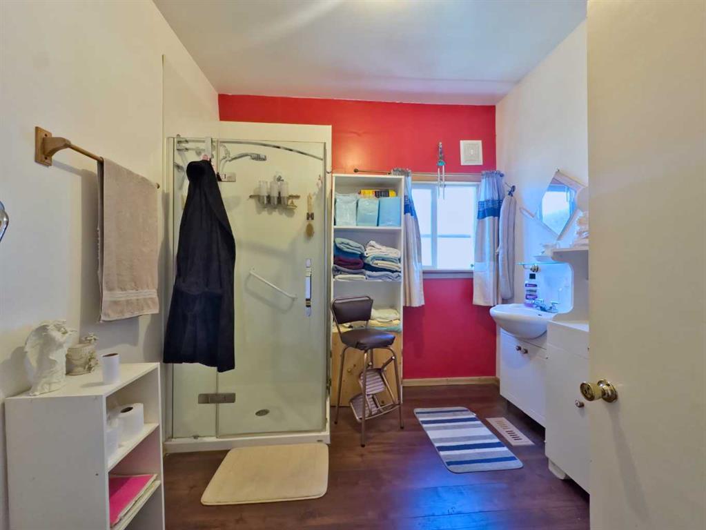 6754 17 Avenue Property Photo 8