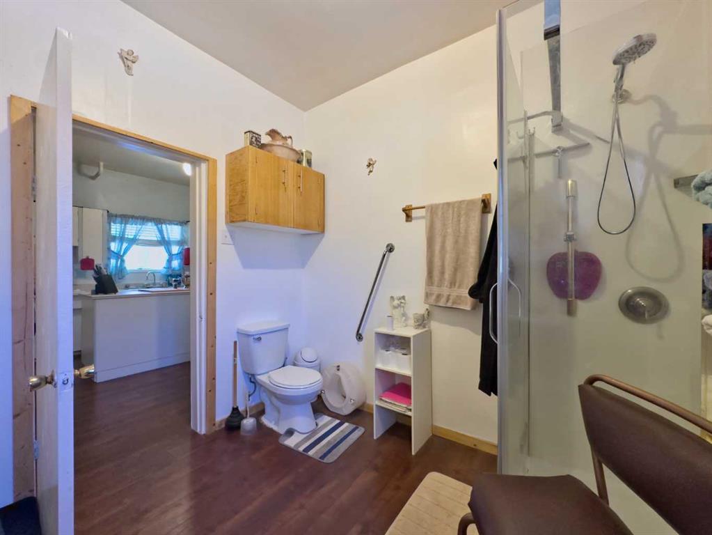 6754 17 Avenue Property Photo 9