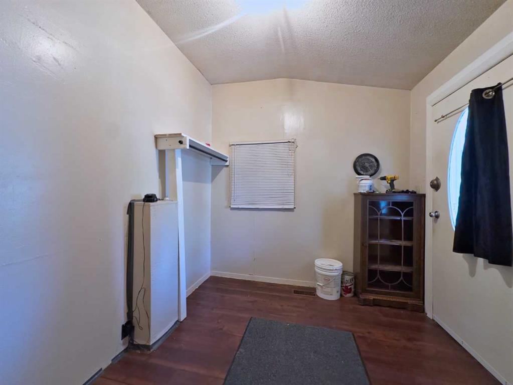 6754 17 Avenue Property Photo 11