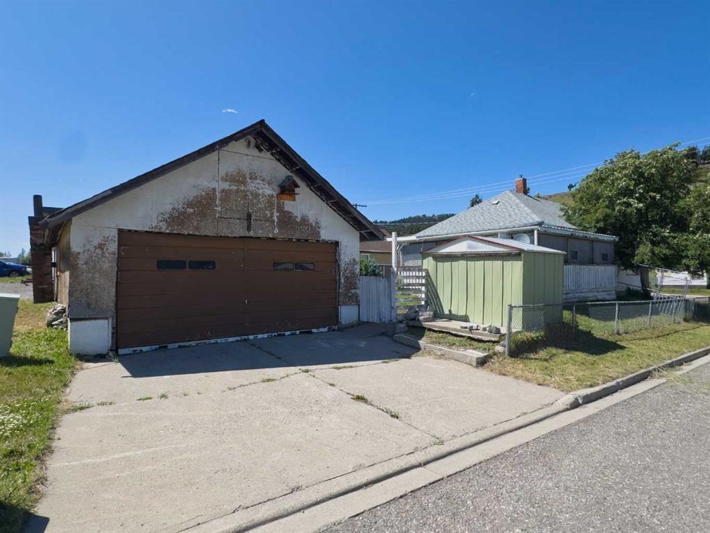 6754 17 Avenue Property Photo 12