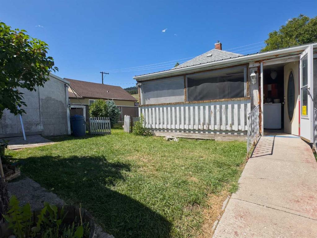 6754 17 Avenue Property Photo 13