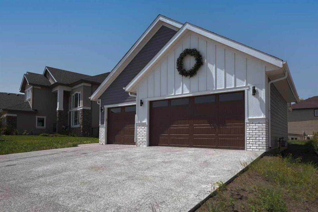 689 Muirfield Crescent Property Photo 1