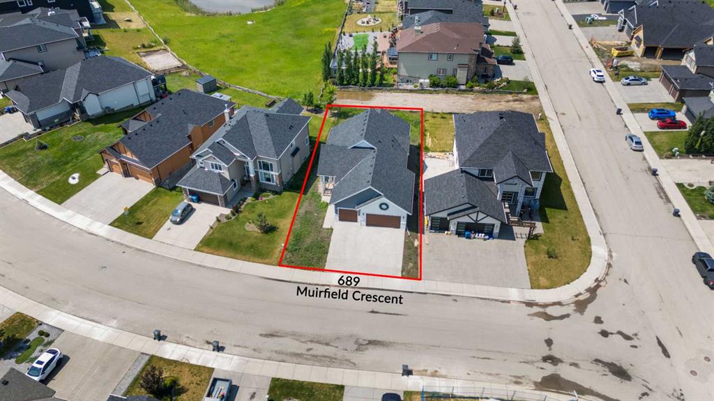 689 Muirfield Crescent Property Photo 4